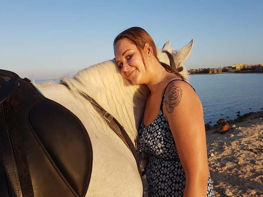 Hurghada: Desert and Sea Horseback Riding Tour with Transfer - What the desert section feels like