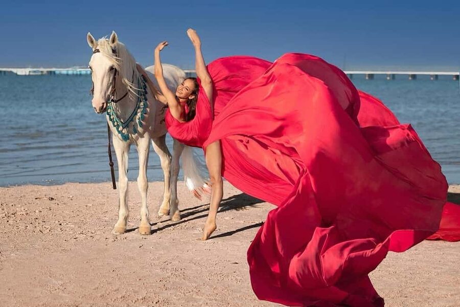 Hurghada: Desert & Sea Horse Riding with + 360° Photos - Meeting the Arabian horses before you ride