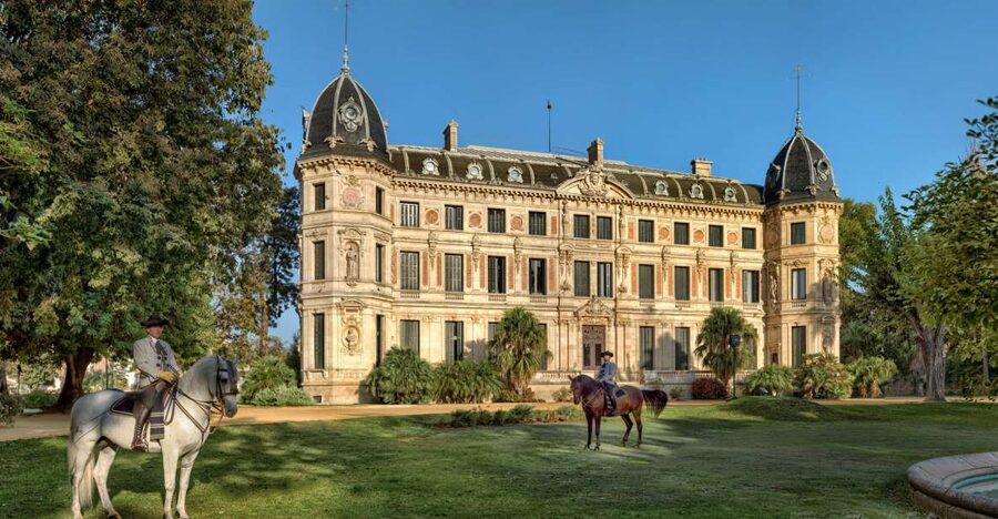 Jerez: Royal Andalusian School of Equestrian Art Admission - Start at the reception center and audiovisual room