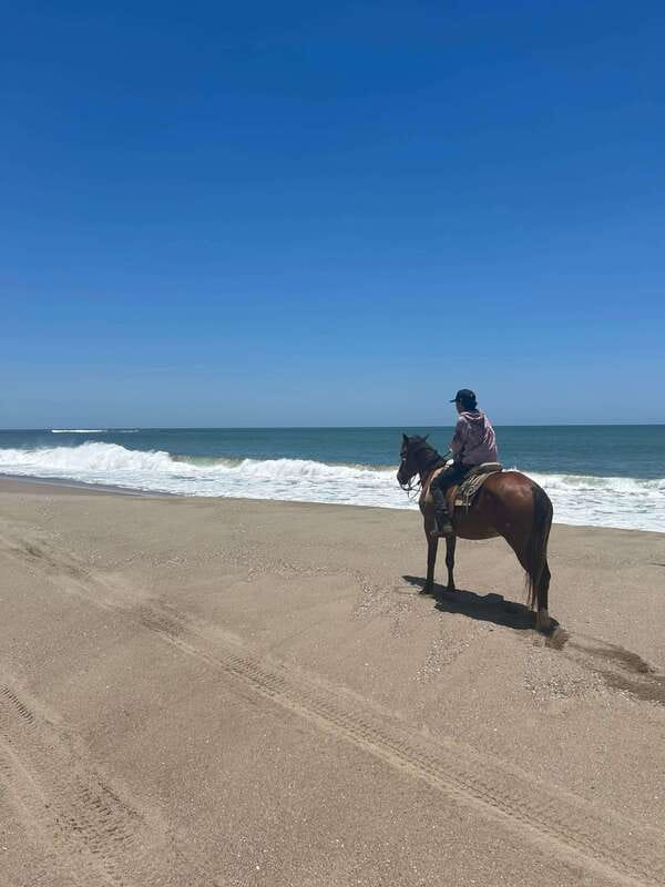 Jungle and beach horseback ride + lunch + mezcal - Shopping at the ranch