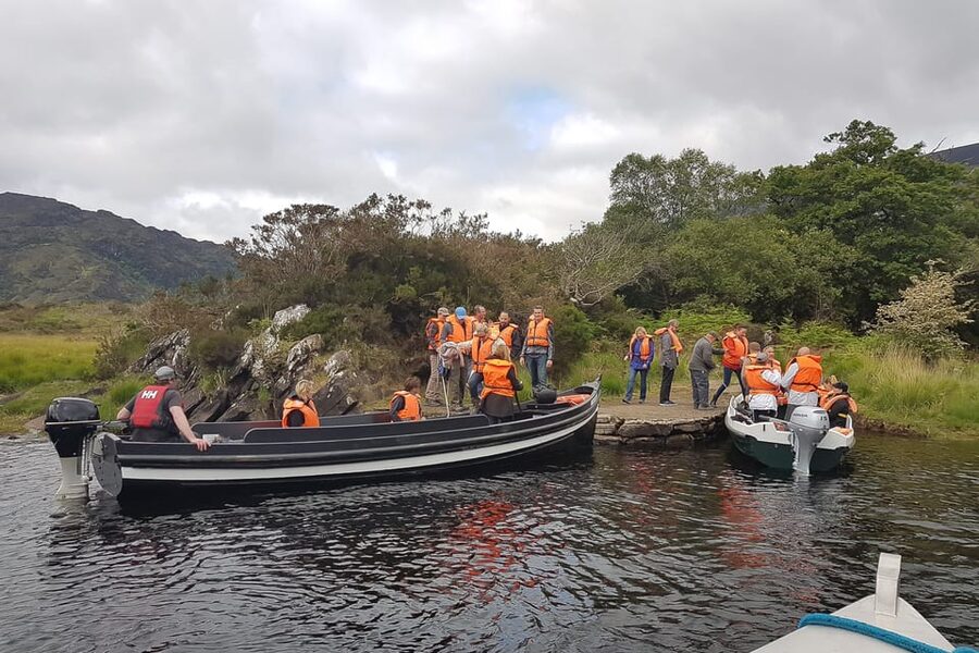 Killarney: Gap of Dunloe Pony, Trap & Traditional Boat Tour - Guides turn transport into part of the visit