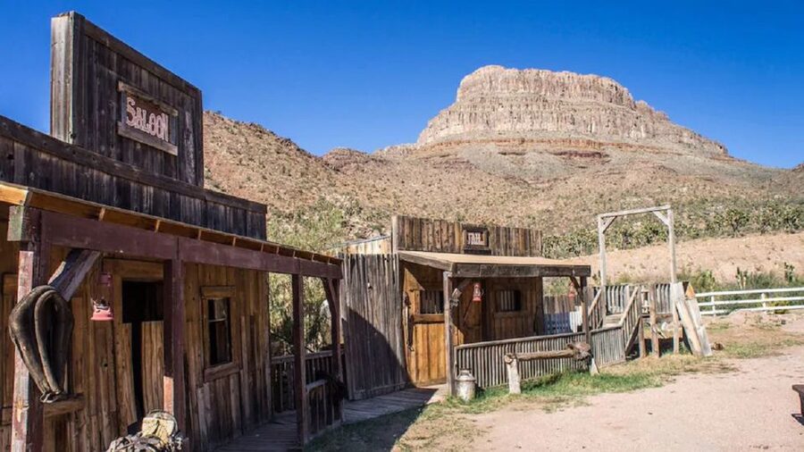 Las Vegas: Grand Canyon Ranch Tour with Horseback/Wagon Ride - Lunch, music, and a proper break