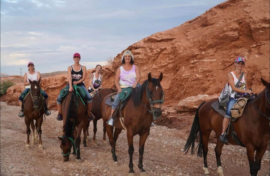 Las Vegas: Horseback Riding Tour with Lunch - Weather, meeting point, and flexible booking