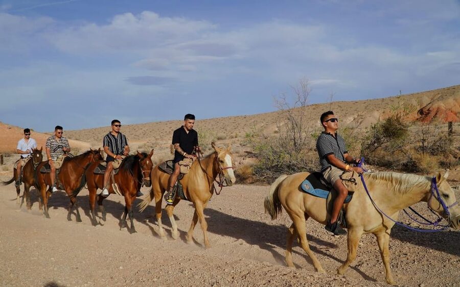 Las Vegas: Horseback Riding Tour with Lunch - Breakfast before the saddle, BBQ lunch afterward