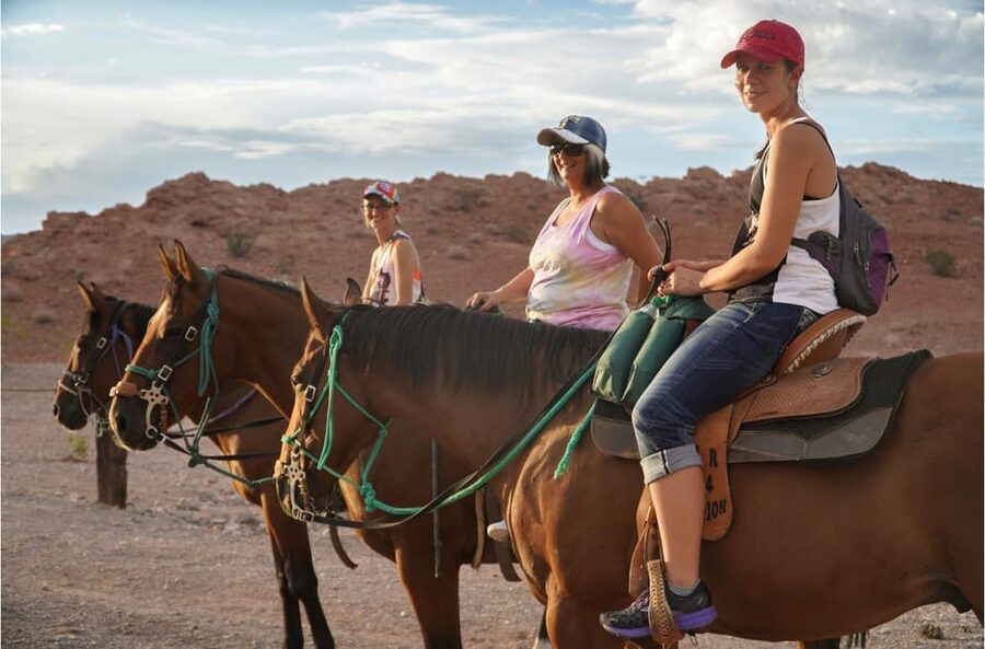 Las Vegas: Horseback Riding Tour with Lunch - Practical clothing and desert comfort