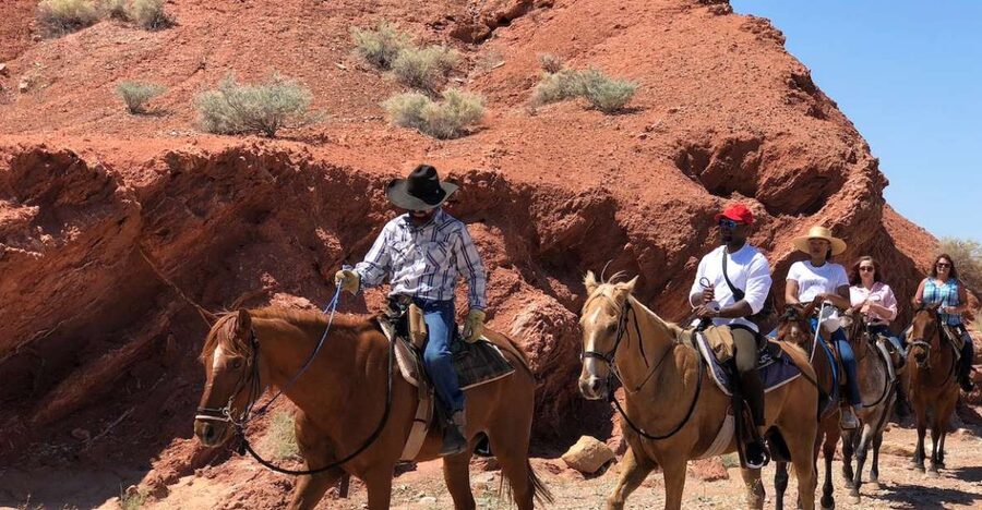 Las Vegas: Horseback Riding Tour - Meeting your horse and learning the basics