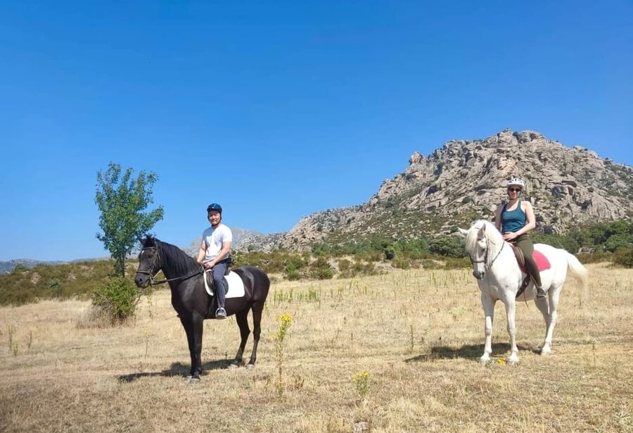 Madrid: Private Horseback Riding in Pedriza NP & Transport - Meeting the horses and preparing to ride