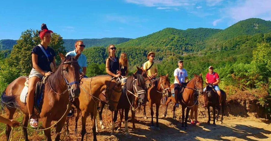Marmaris: Horse Riding Experience with Hotel Transfers - Meeting the horses before you ride