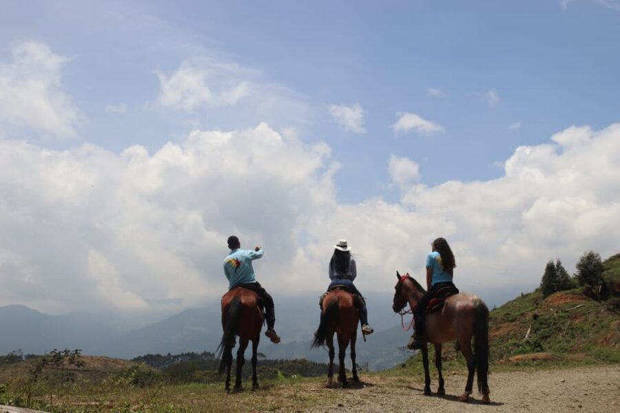 Medellin: Horseback Riding in the Medellin Mountains - Weather, clothing, and comfort