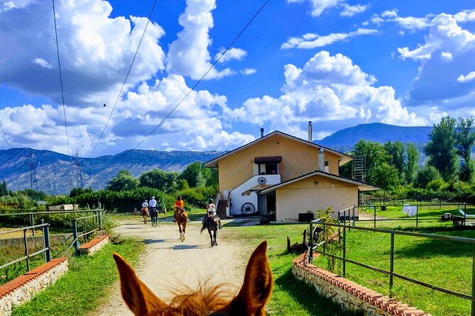 Middle day out of Rome on Horseback with meals included - Should you book this horseback stay?