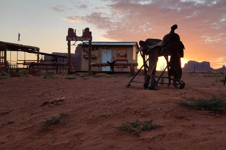 Monument Valley: Horseback Adventure Tour - How the guide affects the experience