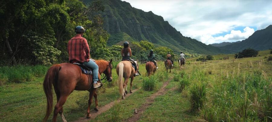 Oahu: Kualoa Hills and Valleys Horseback Riding Tour - Key points to know before you book