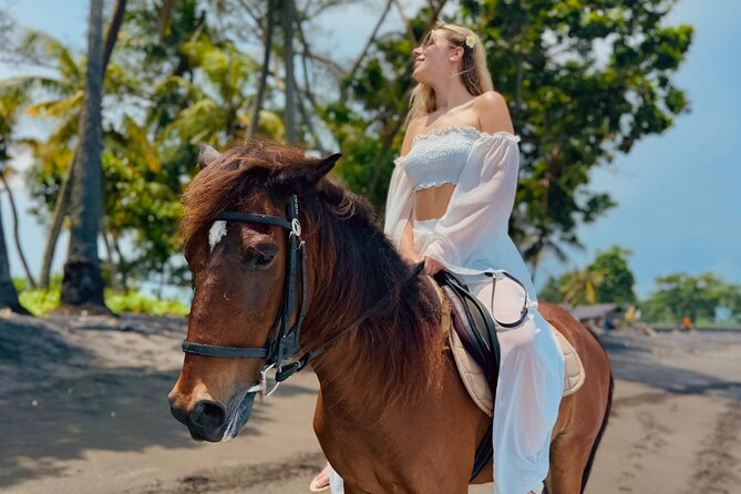 Private Bali Horse riding at saba beach - Choosing your horse and guide