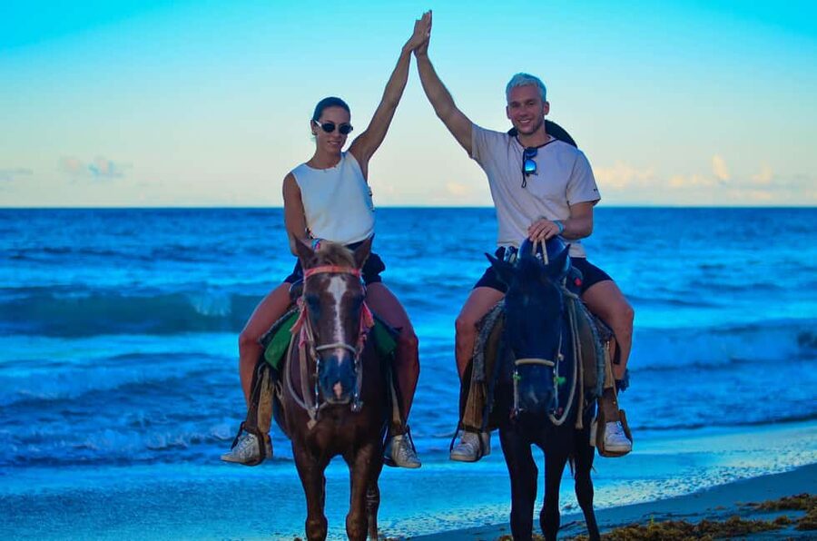 Punta Cana: Horseback Riding Tour with Sunset at Macao Beach - Small details that make the outing better