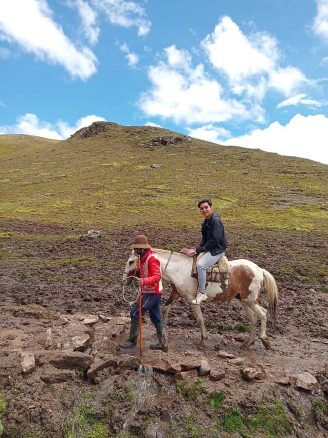 Rainbow mountain horseback riding tour + Buffet Lunch - The community horses and the two-hour ascent