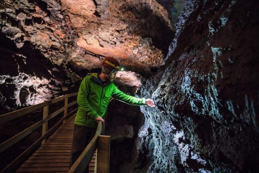 Reykjavik: Lava Cave, Hot Springs, Horses & Waterfalls Tour - How the guides shape the experience