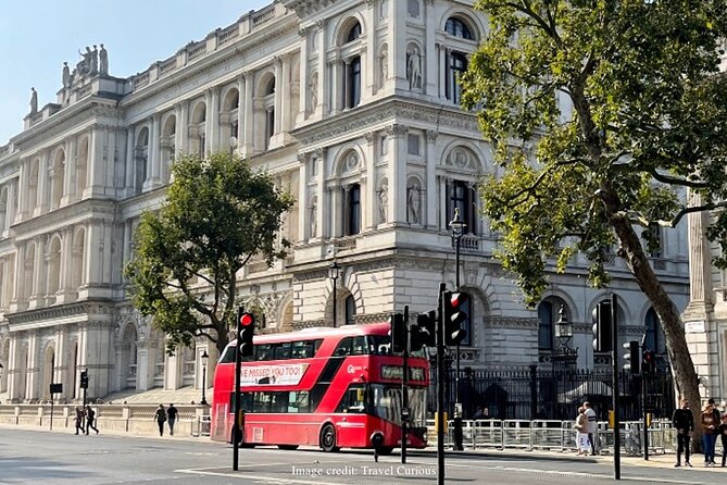 Royal London: Private Half-Day Tour with Horse Guards Parade - St James’s Park and the royal outdoors