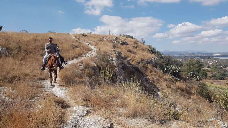 San Miguel: Romantic Horseback Riding at Sunset - Learning the basics before the ride