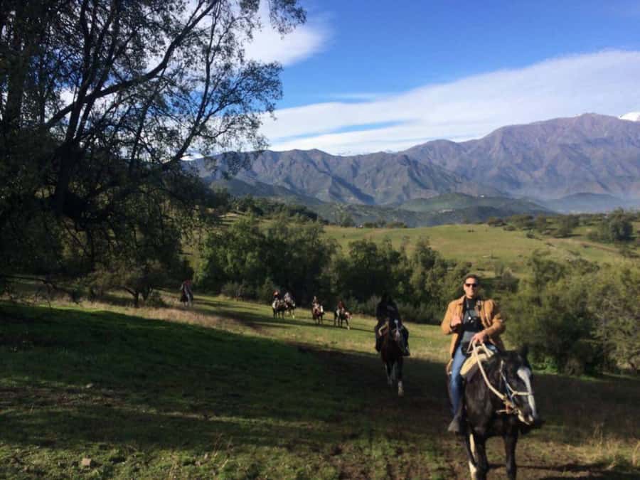 Santiago: Private Andes Foothills Horseback Riding. Half day - From Santiago streets to Andean trails