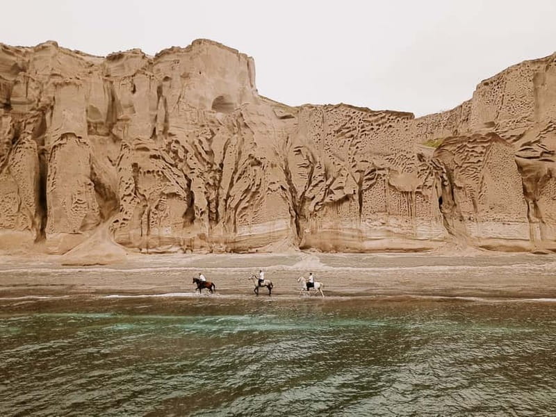 Santorini: Extreme Horse Safari with Beach Gallop - Who should book this Santorini ride?