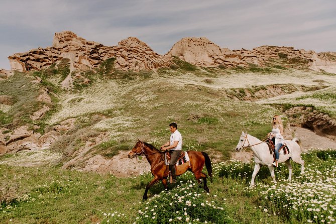 Santorini: Horse Riding to the Black Sandy Beach (Eros beach) - Photos from the cliff and shoreline