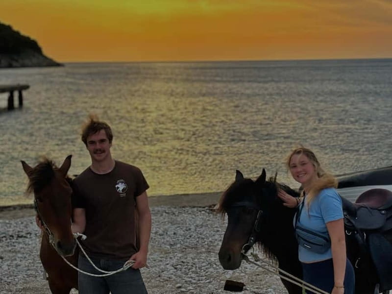 Saranda: Horseback Riding Tour - Calm horses and careful help for new riders