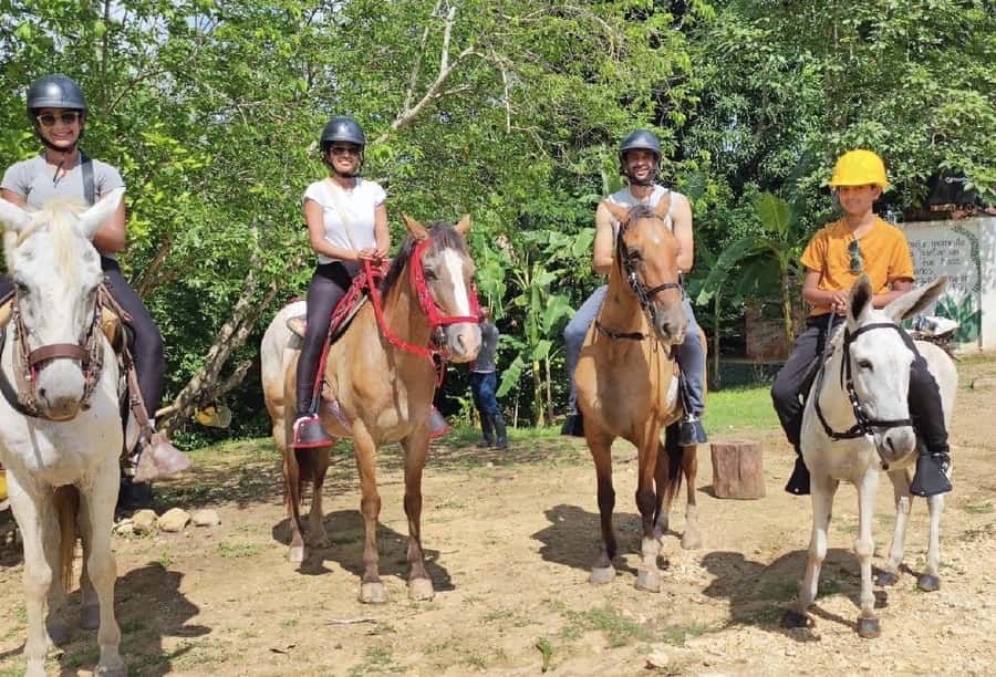 Scenic Horseback Ride in Tropical Mountain Reserve - Meeting farmers and tasting fruit from the reserve
