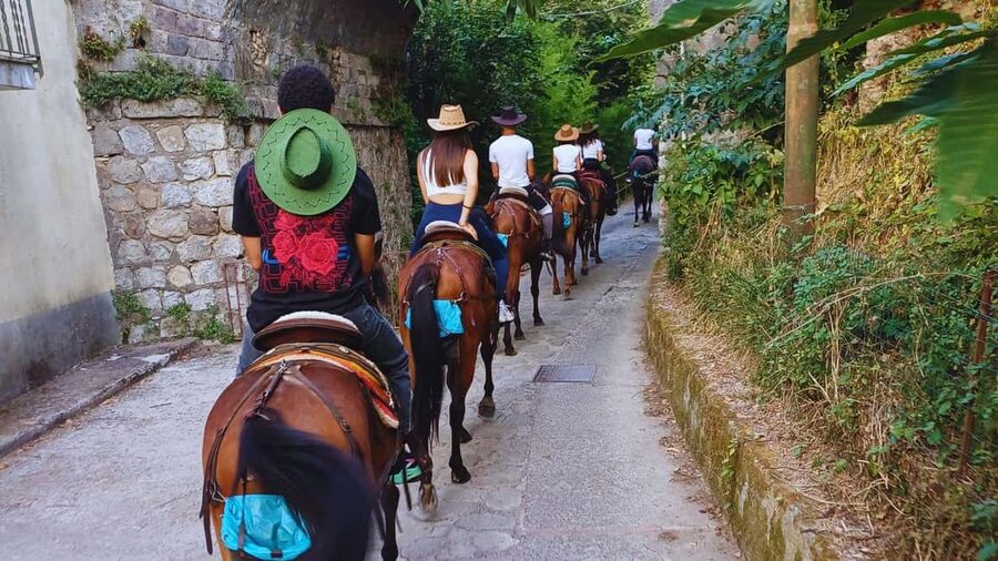 Sorrento: Horseback Riding Tour with Guide - Through Via Canale and the old village lanes