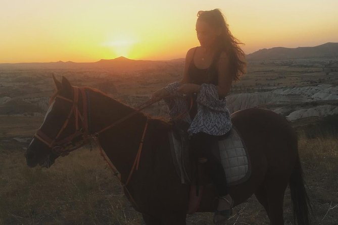 Sunset Horsebackriding-Tour through the Valleys of Cappadocia - Why horseback is a good way to see Cappadocia at dusk