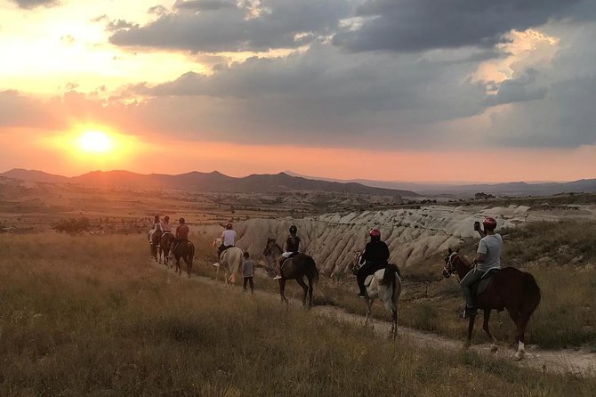 Sunset Horsebackriding-Tour through the Valleys of Cappadocia - The sunset platform and photo stops