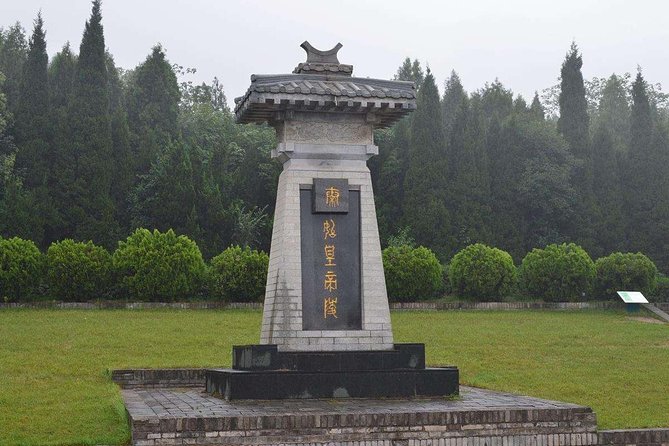 Terra-Cotta Warriors & Horses Essential Full Day Tour from Xi'an - The terracotta factory and souvenir stop