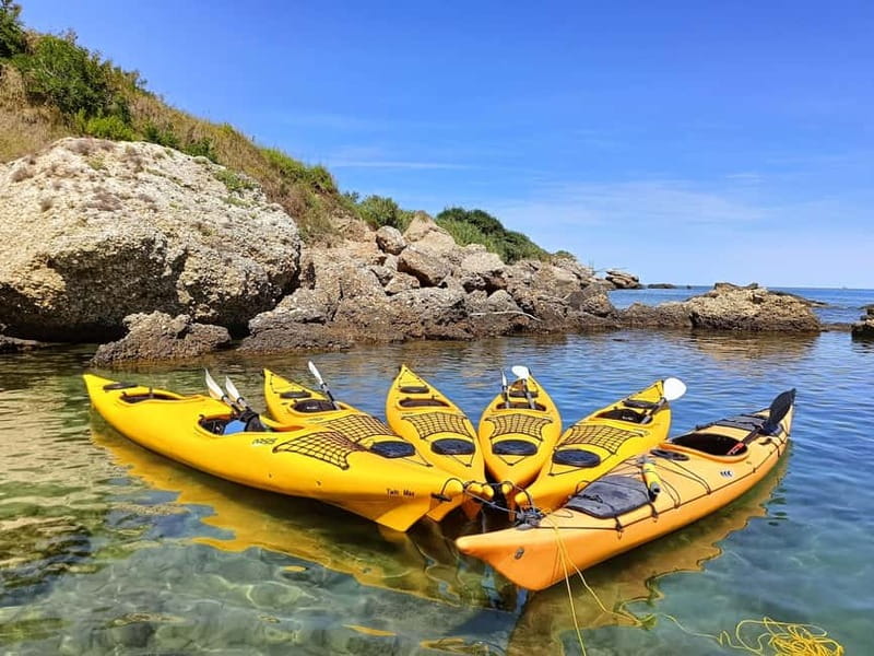 Trabocchi Coast: sea kayak excursion "The Little Horse" - Passing under Pesce Palombo and Punta Punciosa