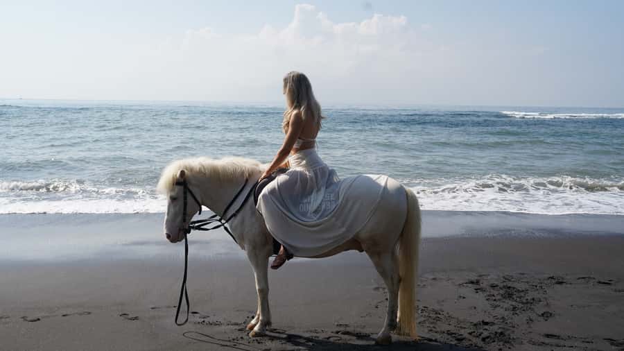 Ubud: 1 Hour Beach Horse Riding with Transfer - Safety briefing before the ride