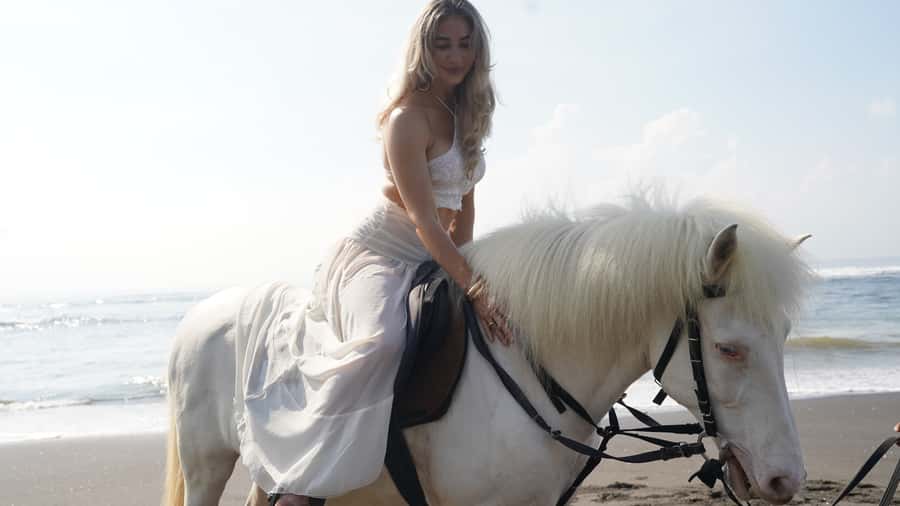 Ubud: 1 Hour Beach Horse Riding with Transfer - One hour beside the sea